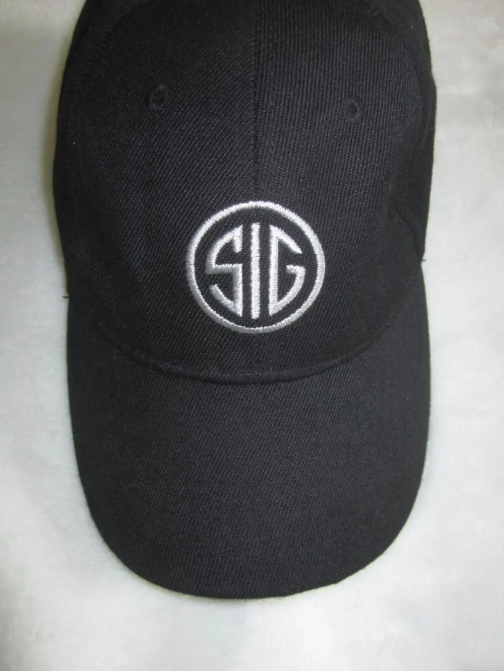 SIG SAUER Black Hat Cap White Embroidered Logo Snap Back - Picture 2 of 5